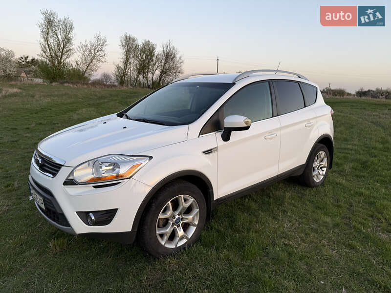 Внедорожник / Кроссовер Ford Kuga 2012 в 