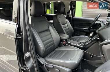 Позашляховик / Кросовер Ford Kuga 2017 в 
