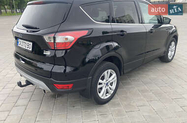Позашляховик / Кросовер Ford Kuga 2017 в 