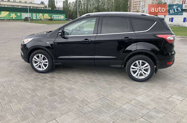Позашляховик / Кросовер Ford Kuga 2017 в 