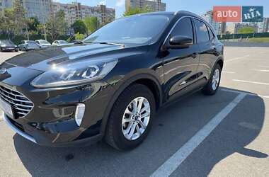 Позашляховик / Кросовер Ford Kuga 2021 в Києві