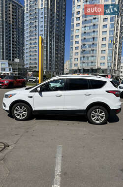 Внедорожник / Кроссовер Ford Kuga 2017 в 