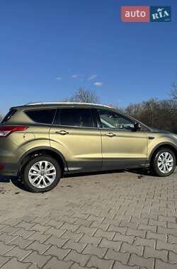 Внедорожник / Кроссовер Ford Kuga 2013 в 