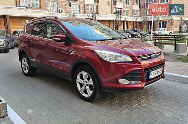 Позашляховик / Кросовер Ford Kuga 2015 в 