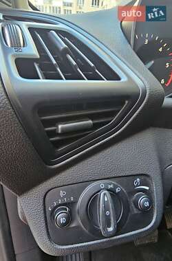 Позашляховик / Кросовер Ford Kuga 2015 в 
