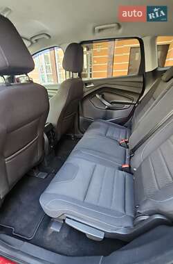 Позашляховик / Кросовер Ford Kuga 2015 в 