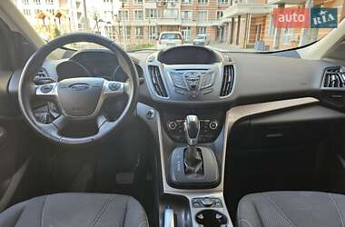 Позашляховик / Кросовер Ford Kuga 2015 в 