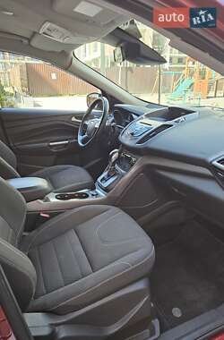 Позашляховик / Кросовер Ford Kuga 2015 в 