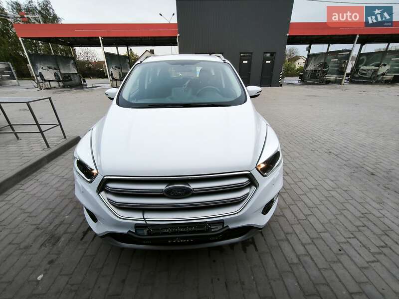 Внедорожник / Кроссовер Ford Kuga 2018 в 