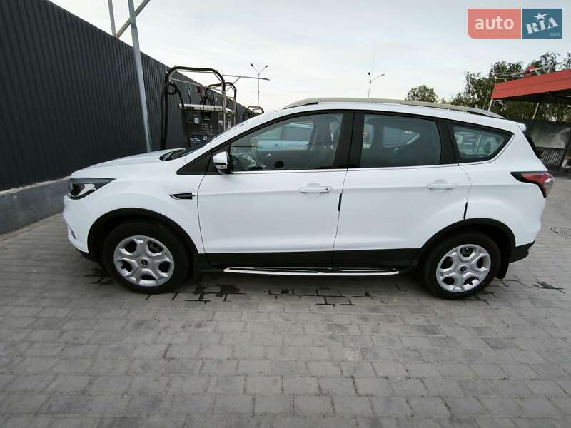 Позашляховик / Кросовер Ford Kuga 2018 в Здолбуніві