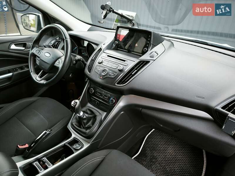 Позашляховик / Кросовер Ford Kuga 2018 в Здолбуніві