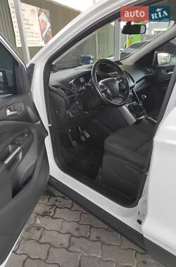 Позашляховик / Кросовер Ford Kuga 2013 в 