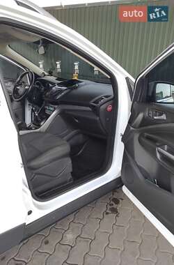 Позашляховик / Кросовер Ford Kuga 2013 в 
