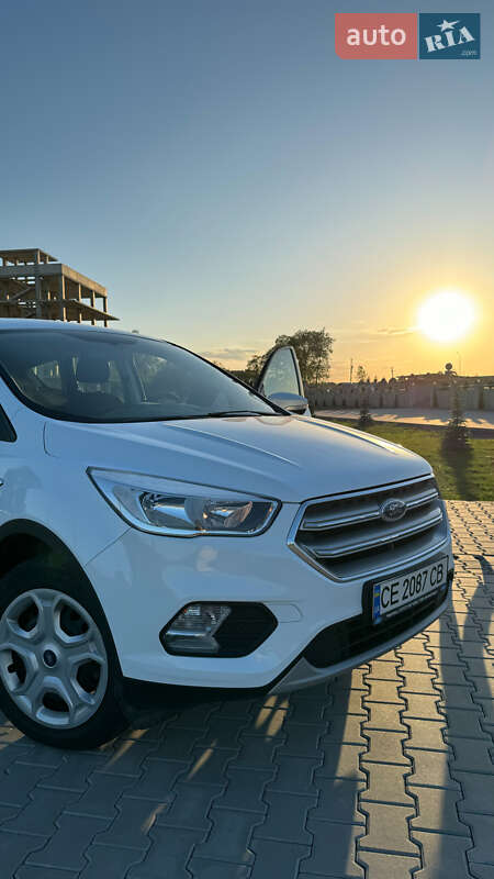 Внедорожник / Кроссовер Ford Kuga 2019 в Черновцах