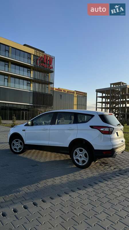 Внедорожник / Кроссовер Ford Kuga 2019 в Черновцах