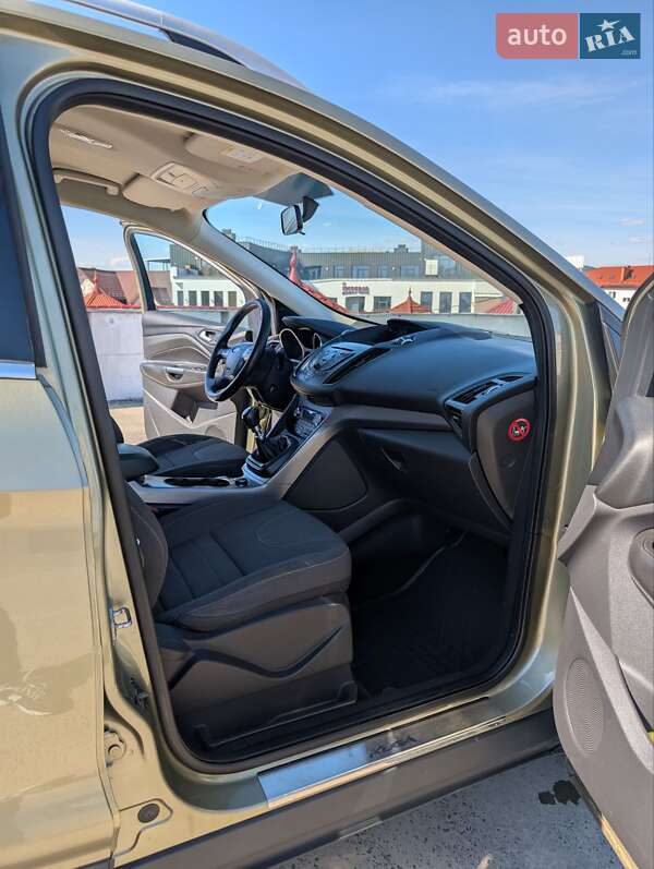 Внедорожник / Кроссовер Ford Kuga 2014 в Мукачево