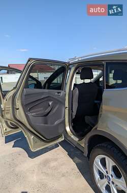 Внедорожник / Кроссовер Ford Kuga 2014 в 