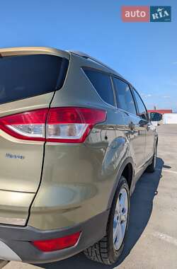 Внедорожник / Кроссовер Ford Kuga 2014 в 