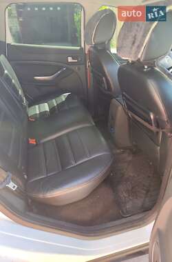 Позашляховик / Кросовер Ford Kuga 2012 в 
