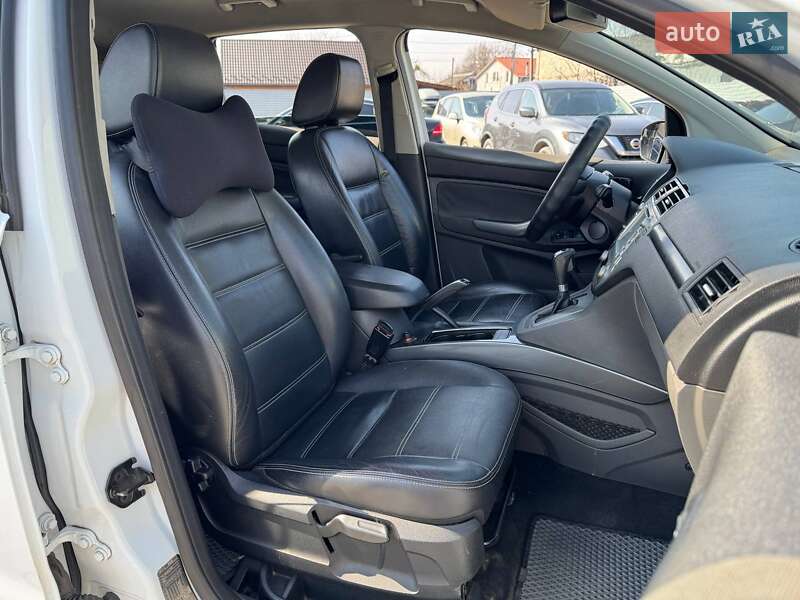 Позашляховик / Кросовер Ford Kuga 2012 в Києві