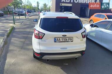 Позашляховик / Кросовер Ford Kuga 2016 в 