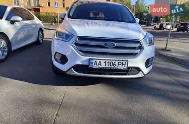 Позашляховик / Кросовер Ford Kuga 2016 в 