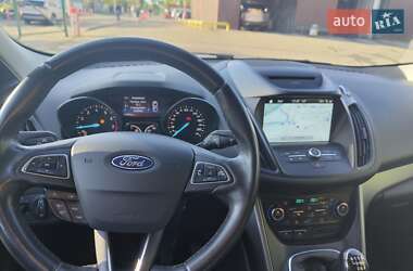 Позашляховик / Кросовер Ford Kuga 2016 в 
