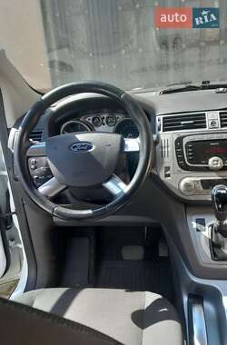Внедорожник / Кроссовер Ford Kuga 2012 в 