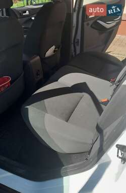 Внедорожник / Кроссовер Ford Kuga 2012 в 