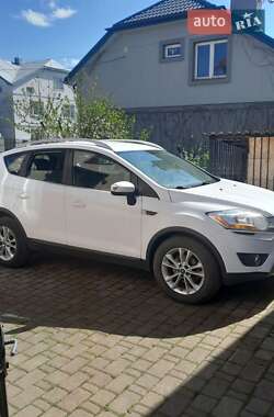 Внедорожник / Кроссовер Ford Kuga 2012 в 
