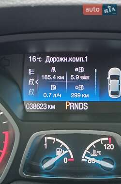 Позашляховик / Кросовер Ford Kuga 2019 в 