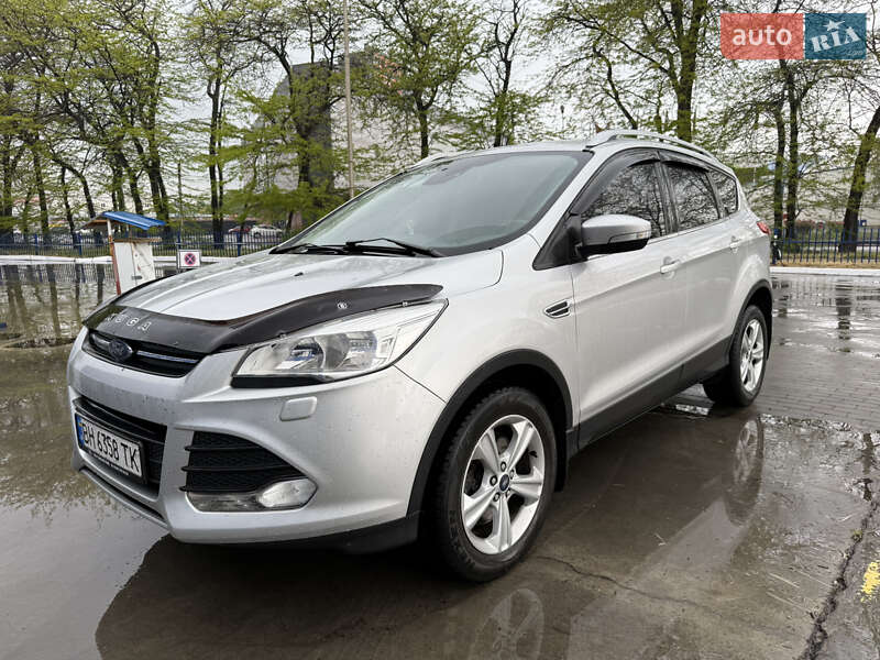 Позашляховик / Кросовер Ford Kuga 2015 в 