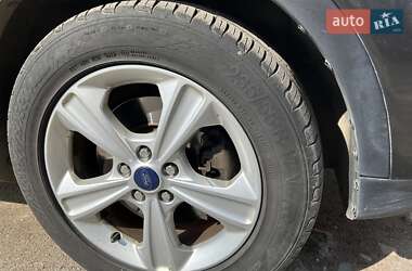 Позашляховик / Кросовер Ford Kuga 2015 в 