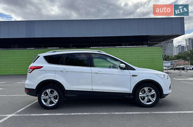 Внедорожник / Кроссовер Ford Kuga 2013 в 