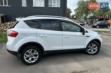 Позашляховик / Кросовер Ford Kuga 2011 в 