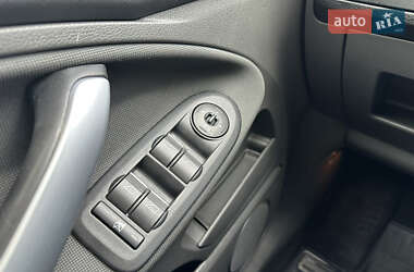 Позашляховик / Кросовер Ford Kuga 2011 в 