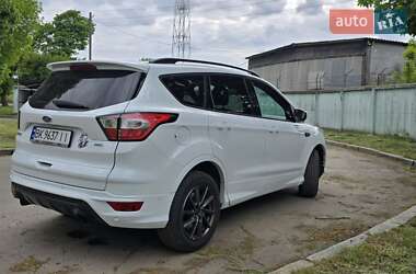 Позашляховик / Кросовер Ford Kuga 2019 в 