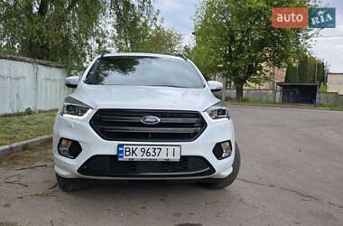 Позашляховик / Кросовер Ford Kuga 2019 в 
