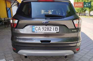 Позашляховик / Кросовер Ford Kuga 2019 в 