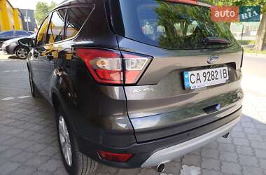 Позашляховик / Кросовер Ford Kuga 2019 в 