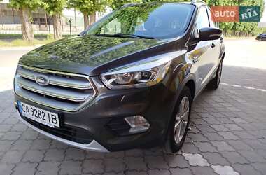 Позашляховик / Кросовер Ford Kuga 2019 в 