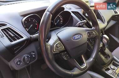 Позашляховик / Кросовер Ford Kuga 2019 в 