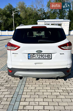 Позашляховик / Кросовер Ford Kuga 2013 в 