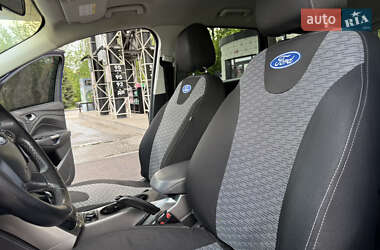 Позашляховик / Кросовер Ford Kuga 2013 в 