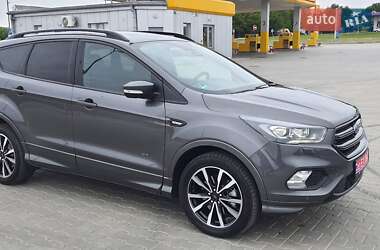 Позашляховик / Кросовер Ford Kuga 2017 в Луцьку