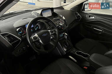 Позашляховик / Кросовер Ford Kuga 2014 в 