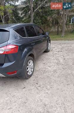 Внедорожник / Кроссовер Ford Kuga 2011 в 