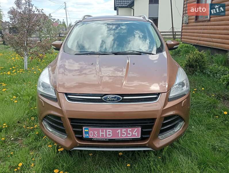 Позашляховик / Кросовер Ford Kuga 2013 в 