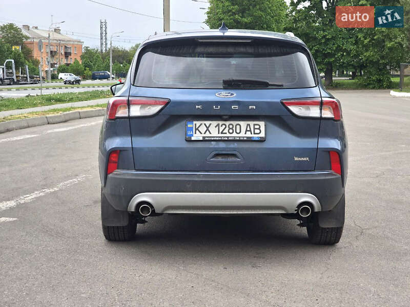 Позашляховик / Кросовер Ford Kuga 2023 в 