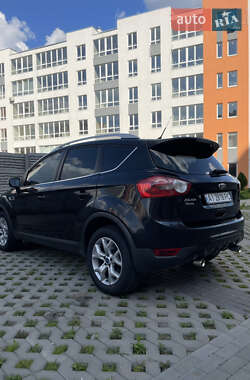 Внедорожник / Кроссовер Ford Kuga 2011 в 